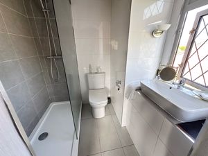 En Suite Shower Room- click for photo gallery